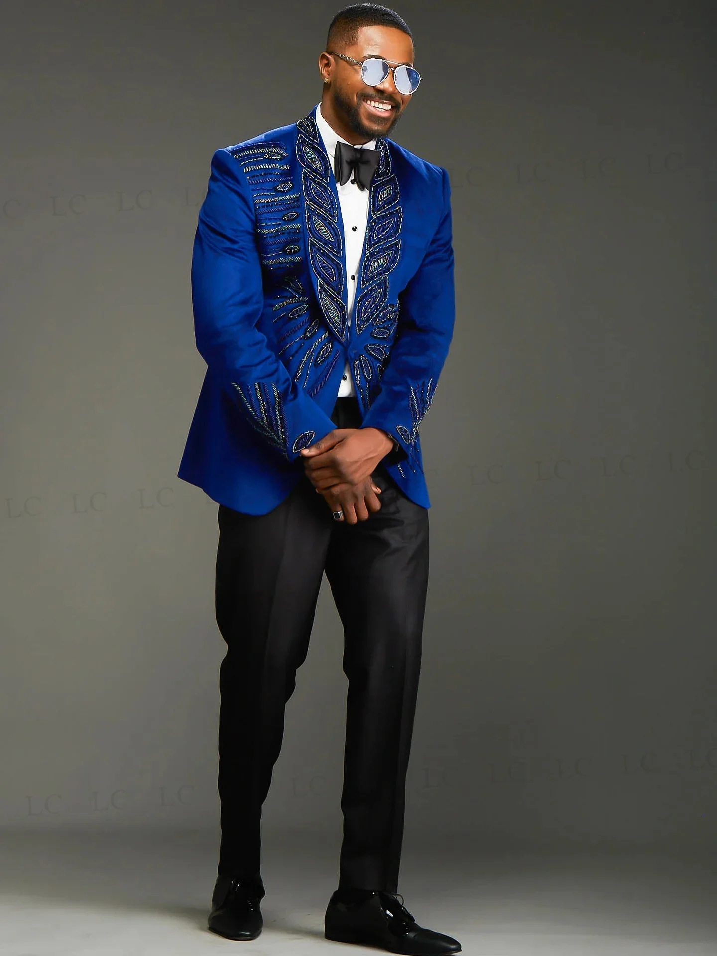 

Velvet Dark 2 Pieces Men Suits Blazer Black Pants One Button Custom Diamonds Beadings Formal Prom Wedding Groom Uniform Tailored