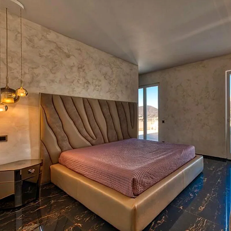 Letto matrimoniale in pelle