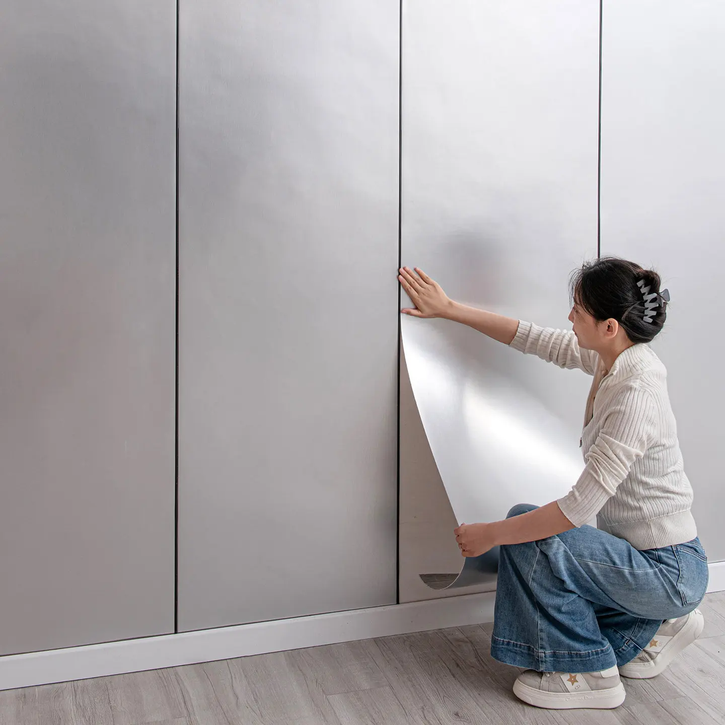 

Self-adhesive metallic wall stickers, waterproof and moisture-proof, renovating old house walls to cover up ugliness