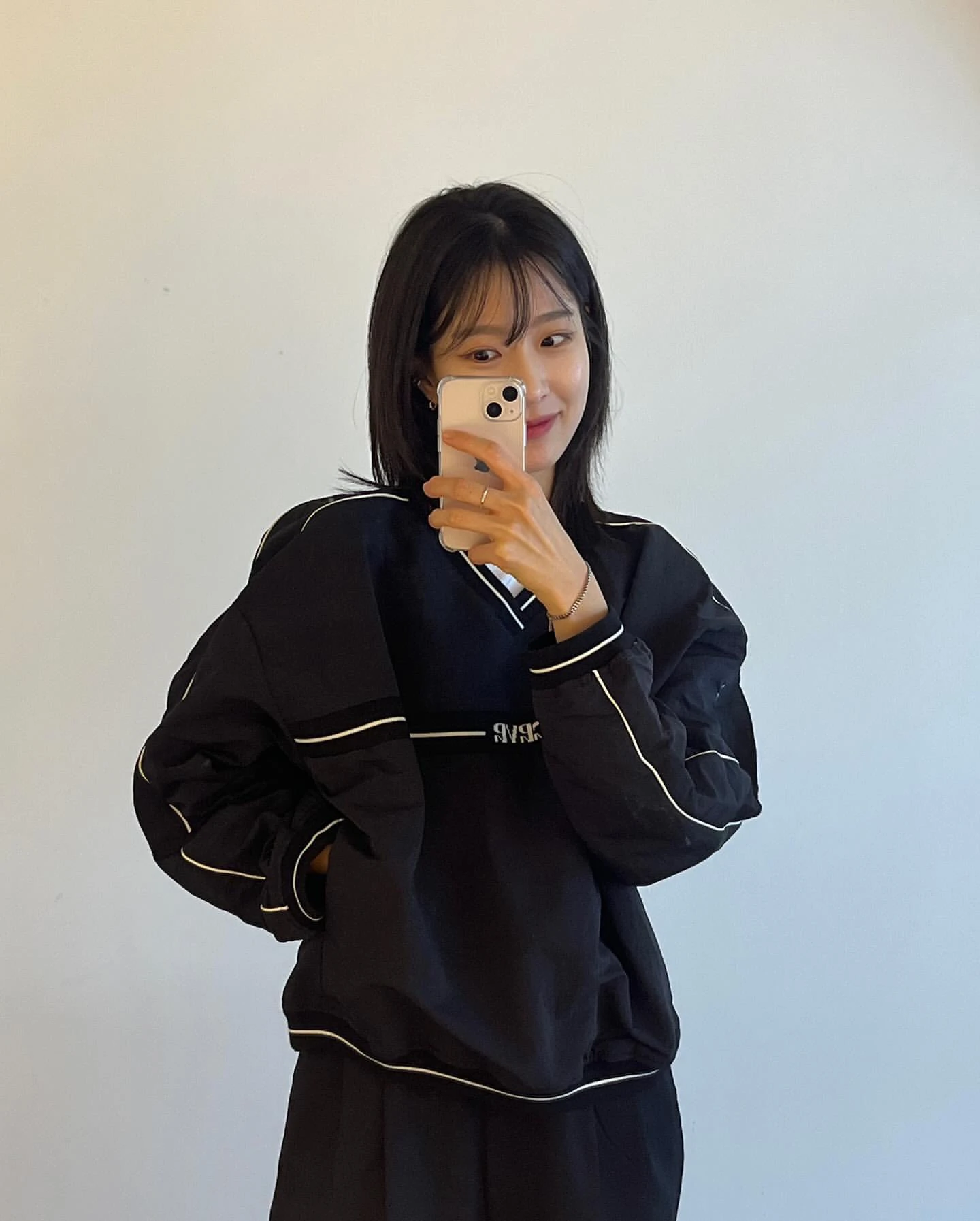 カジュアル アメリカン スタイル V ネック 長袖 スウェットシャツ スリミング ルーズ フィット 多用途 レタープリント トップ 若い女性向け 25-29