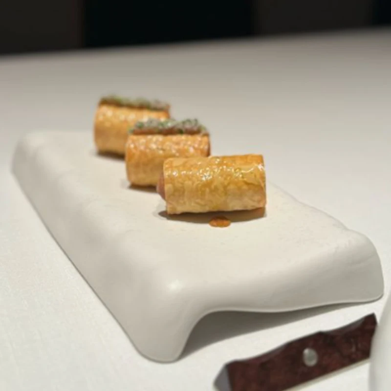 

Solid Color Ceramic Folding Long Plate Restaurant Sushi Plate Dessert Plate Snack Plates Molecular Cuisine Specialty Tableware