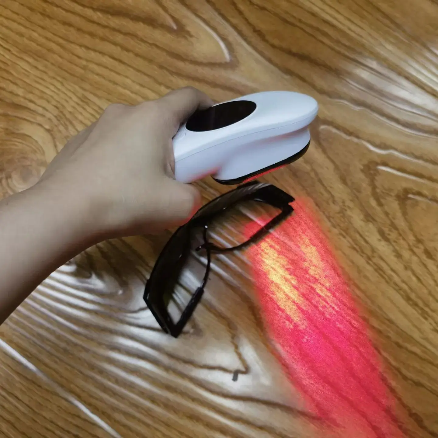 

Профессиональное лазерное заживляющее устройство для домашних животных 650 нм/808 нм с двойной длиной волны для более быстрой регенерации костей и управления больми