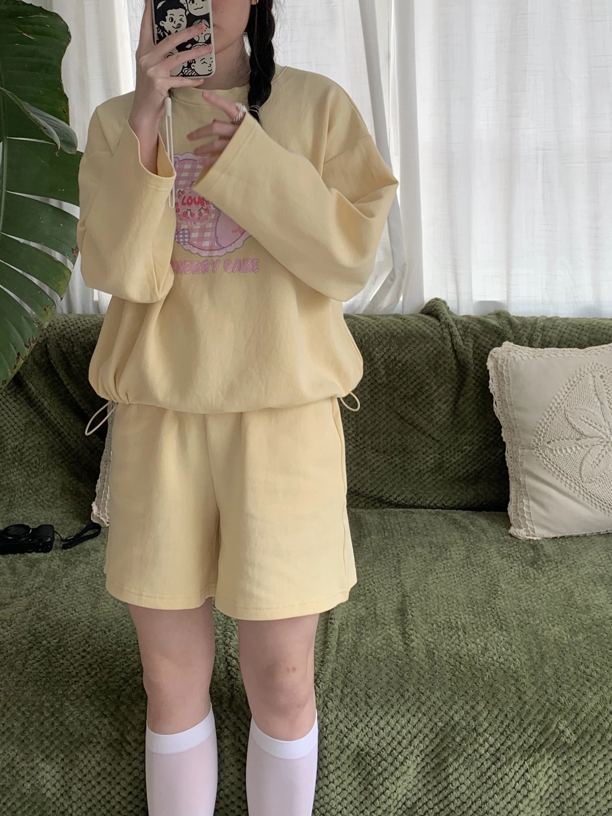 

Комплект женской одежды: прямые брюки и футболка оверсайз в японском стиле (весна)