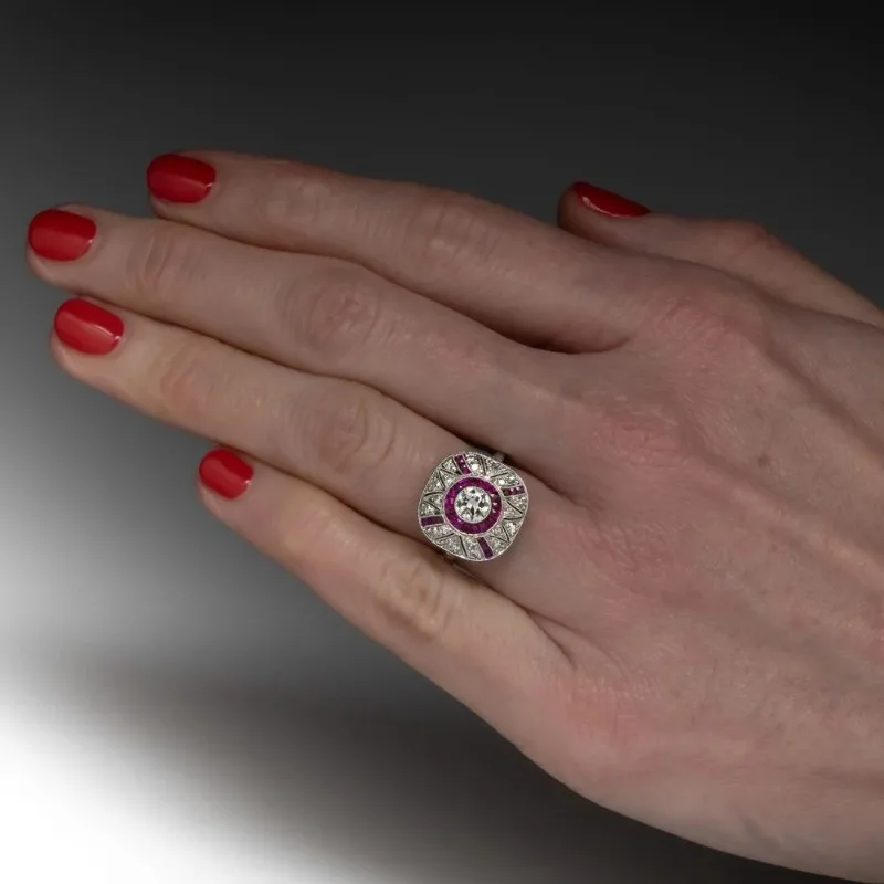 خاتم زركونيا صناعي فاخر أنيق باللون الأحمر المتلألئ لهدايا الحفلات النسائية
