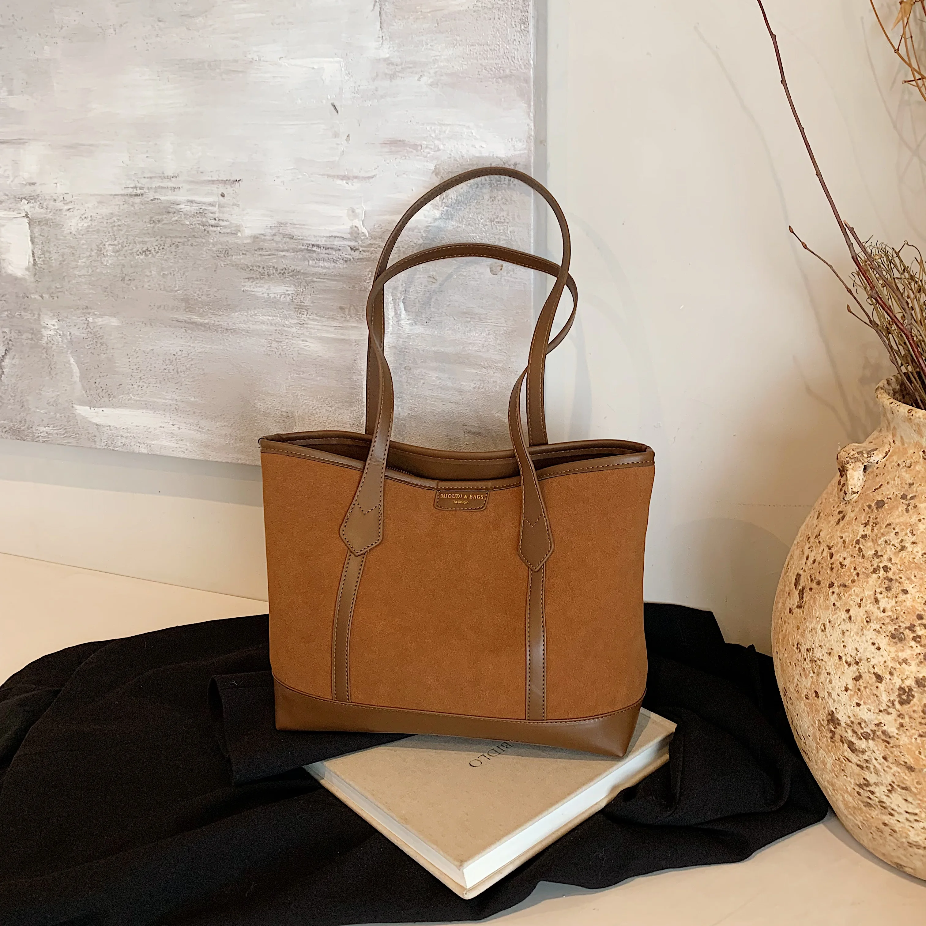 

Retro frosted bag for women, large capacity 2024 new autumn and winter versatile casual shoulder bag, work commuting tote bag