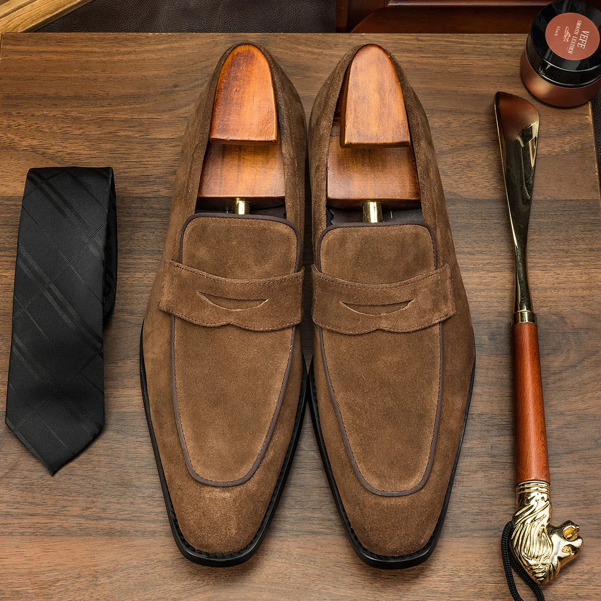 

Мужские летние дышащие повседневные туфли-лоферы из высококачественной кожи нубук с квадратным носком и ремешком, в стиле пенни-туфли