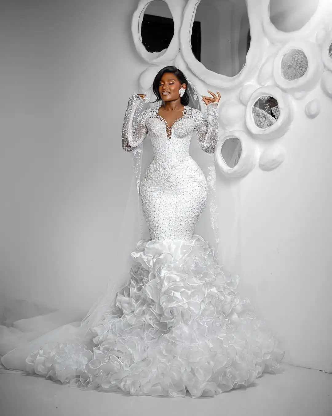 

Customized Sexy Sheer Neck Sparkly Pearls Beads Wedding Dress Vestido De Noiva Long Sleeves Luxury Cascading Ruffles Bridal Gown