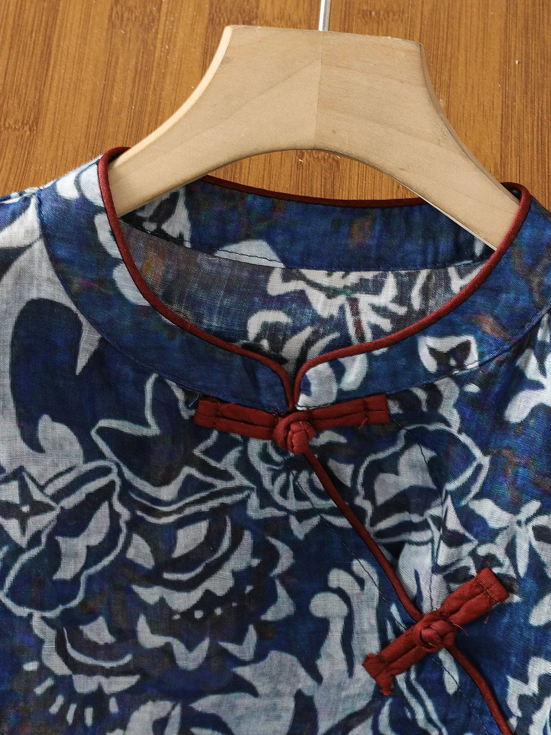 

Свободный крой, шелковый китайский воротник-стойка, дизайн с боковыми пуговицами, Новое поступление лета, женское модное Ele Lady