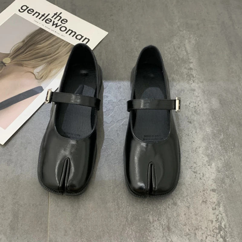 Women Sandals Split Toe Mary Jane Ballet Flats Ladies Bele Tabi Pumps Female Retro Vintage Girl Daily Novelty Solid Ninja Shoes