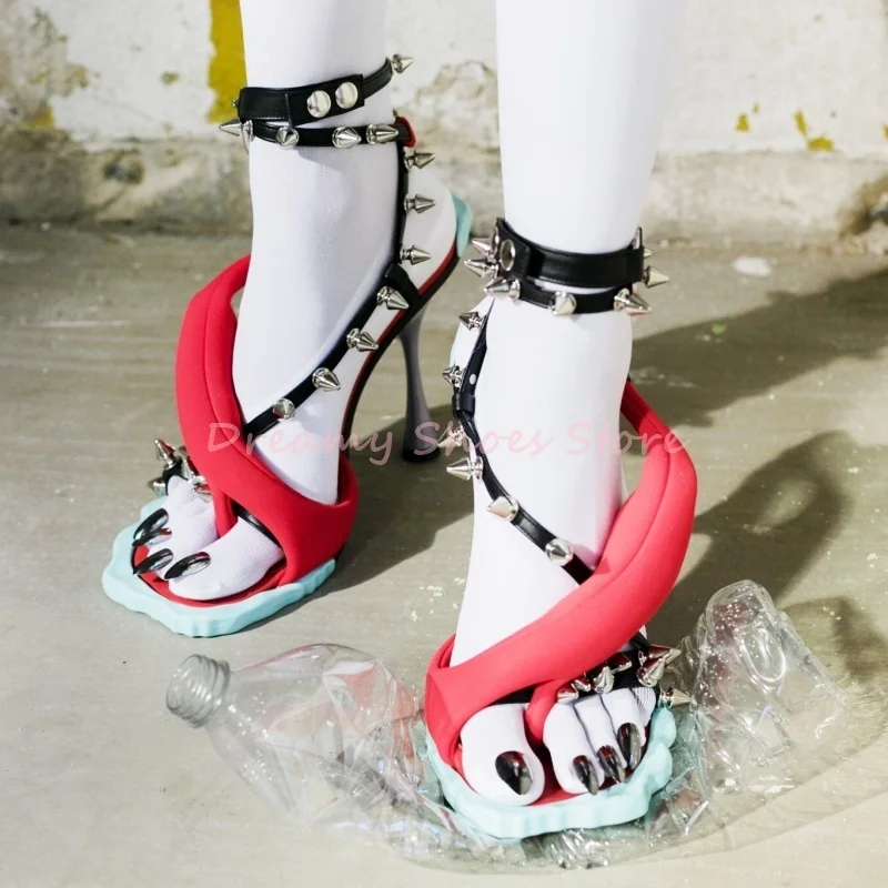 레드 리벳 플라워 솔 슬링백 스틸레토 샌들 여성 버클 스트랩 플립플랍 하이힐 패션 노벨티 패치워크 파티 슈즈