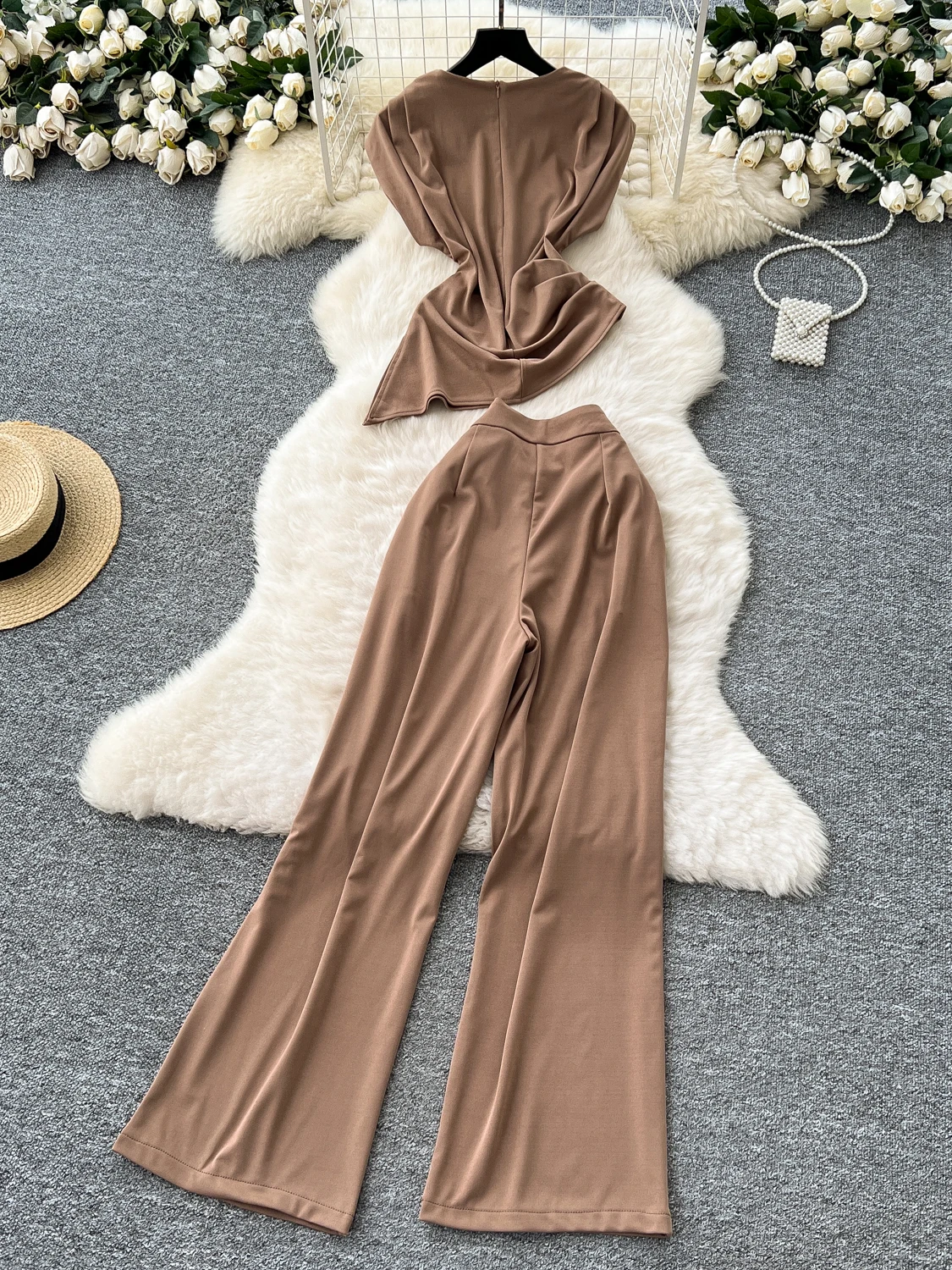 

Faionable Waist-Cinching ort-Sve Top And High-Waisted Wide-Leg Straight-Pant Set for Women Summer Design Sense