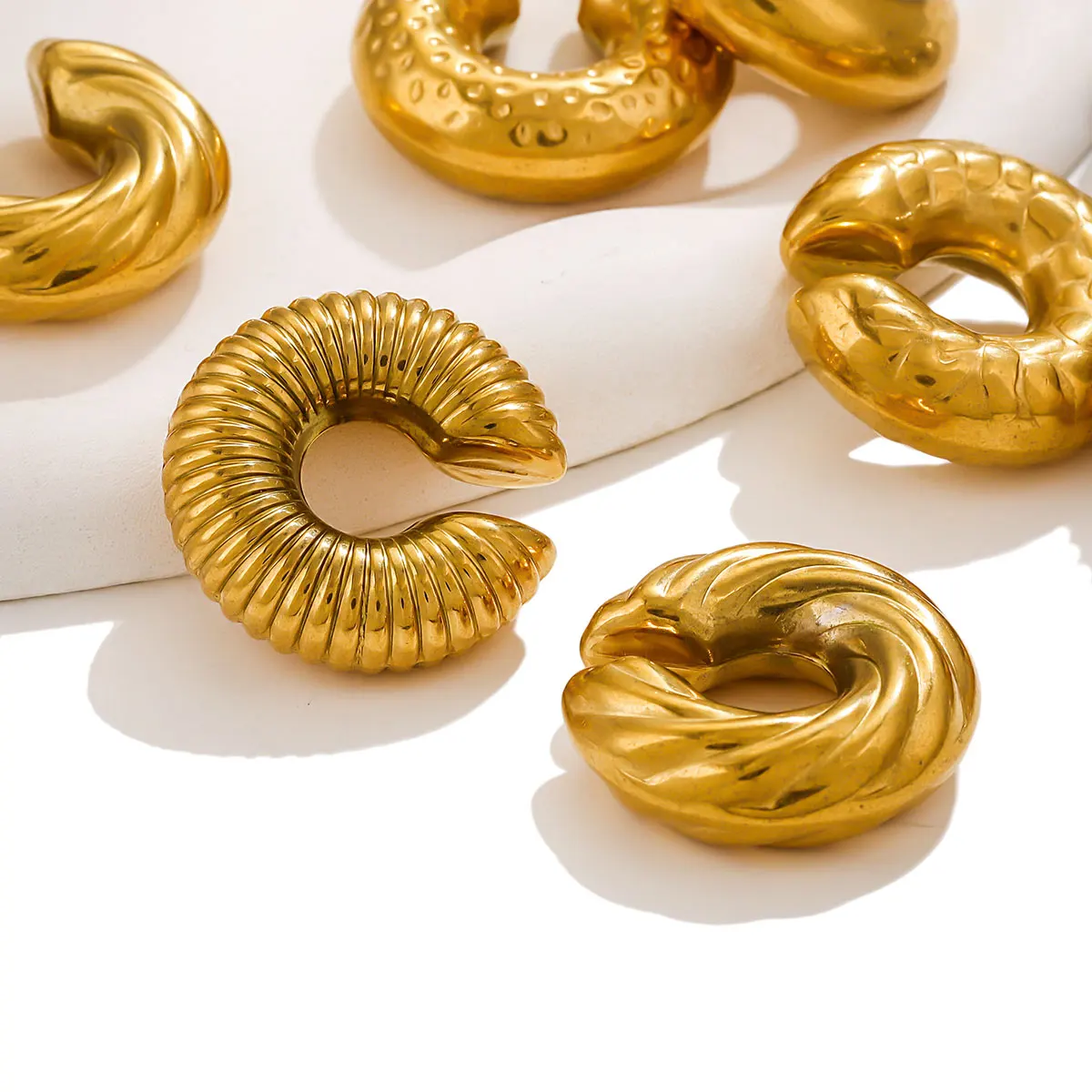 1 pair Punk Stainless Steel PVD Gold Plated Chunky Ear Clip Earrings Exaggerated Thick Round Circle Ear Cuff Jewelry Gift
