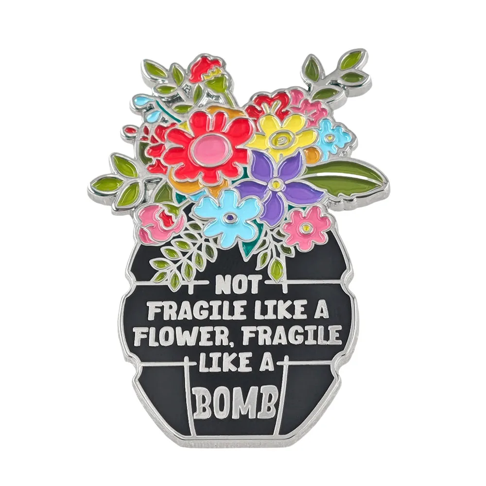 Broche Émail Femme Poder Femme, Non Fragile Comme Une Fleur, Mais Fragile Comme Une Broche Émail, Badge Métallique, Bijou de Sac à Dos, Cadeau