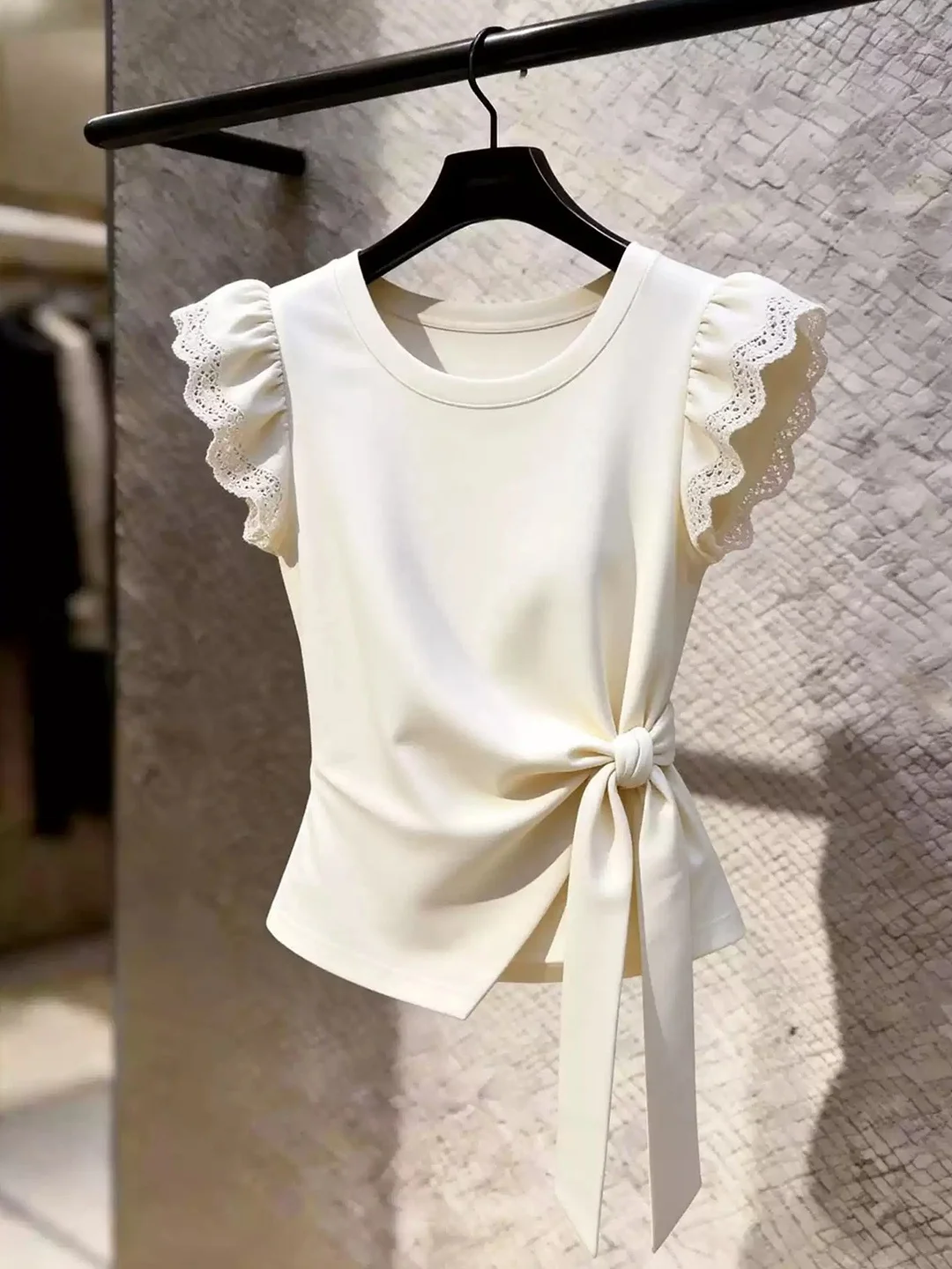 

French Style Lace Patchwork Fly Sleeve Shirt Summer Belted Waist Slimming Commute Fashionable Small Shirt round Neck Short Sl...