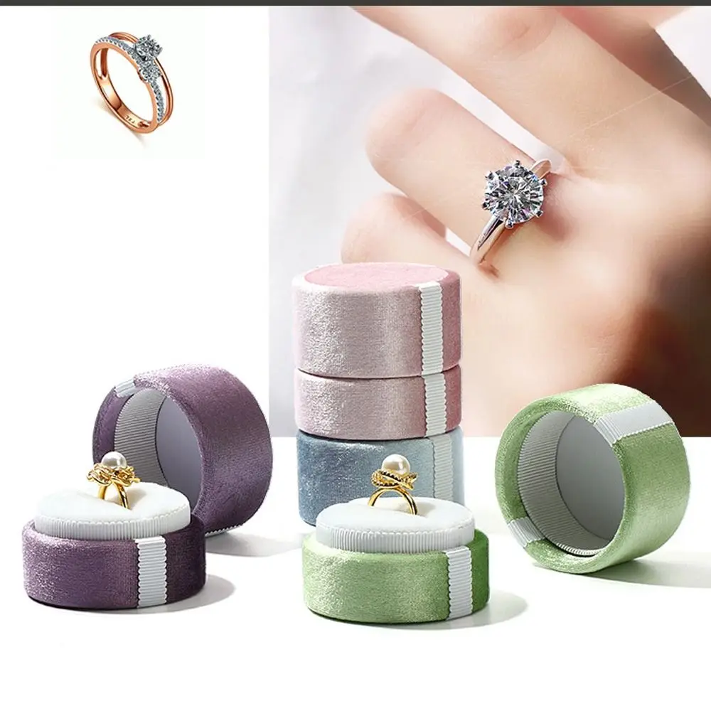 

Cylindrical Jewelry Packaging Box Durable Exquisite Velvet Ring Case Portable With Detachable Lid Display Box Wedding