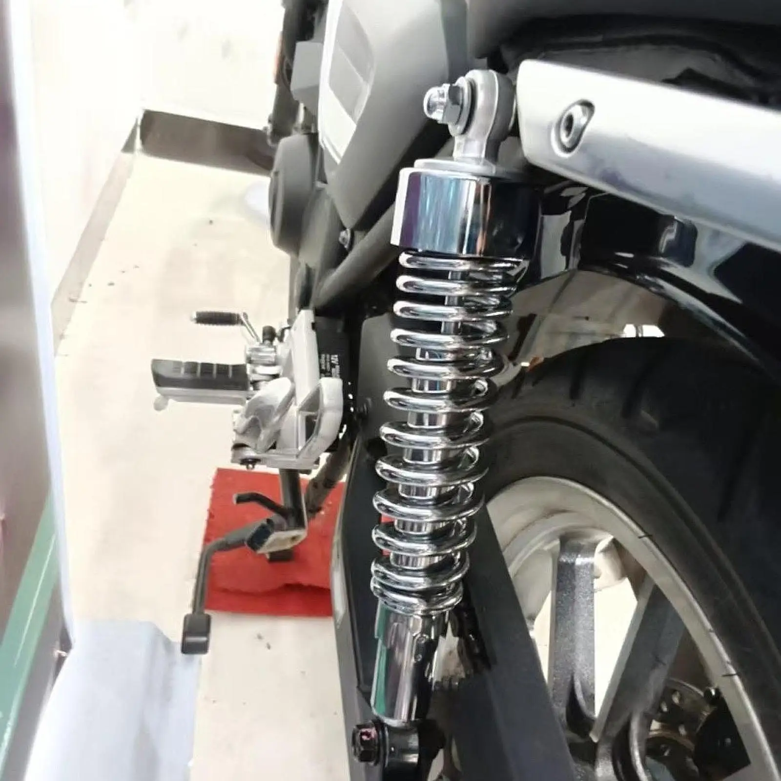 

2 Pieces Motorcycle Rear Shock Absorber Sturdy High Performance Easy Installation Replaces for Yamaha Kawasaki VN500 VN800