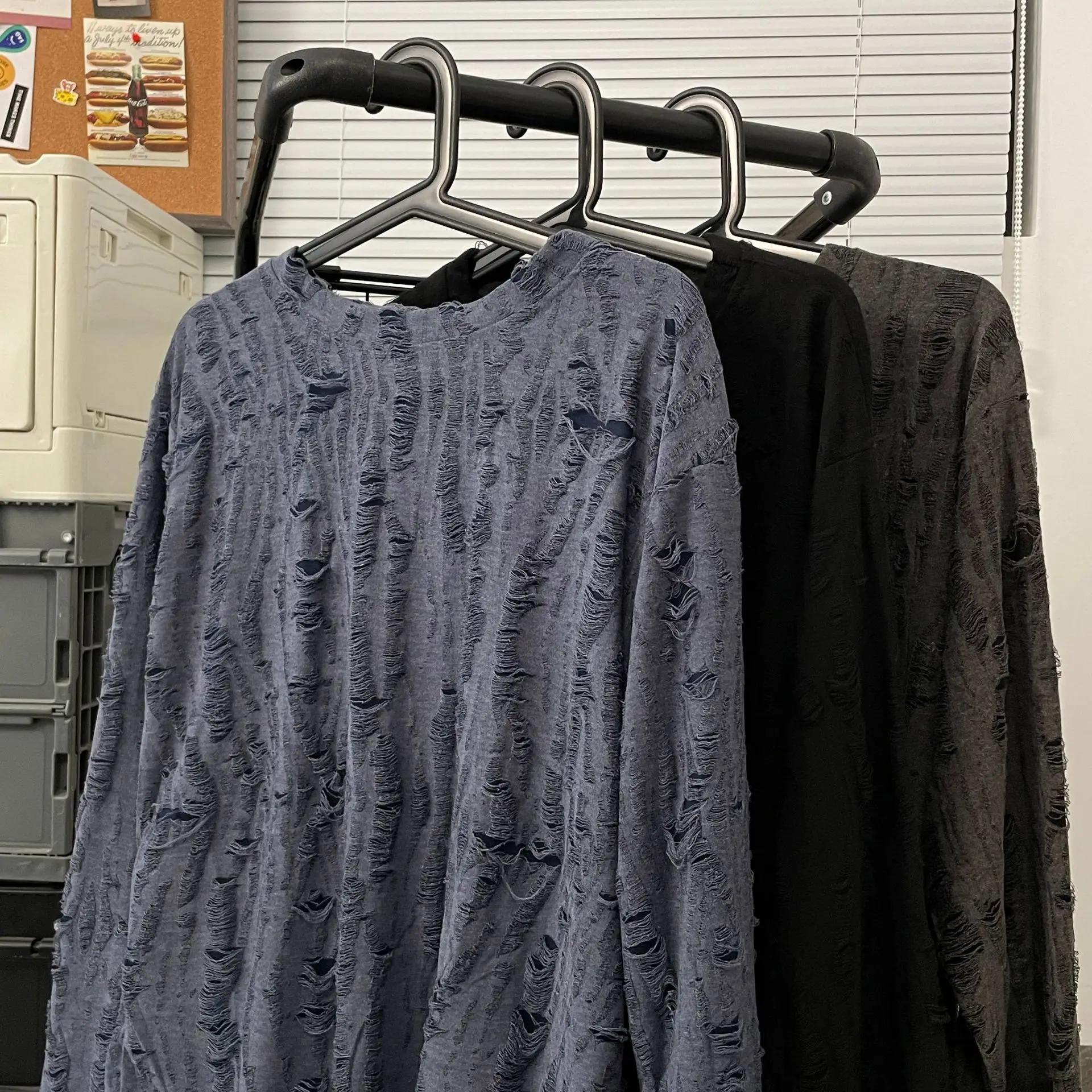 

Solid Color Ripped Round Neck Pullover Long-sleeved T-shirt Men's 2026 New Loose Casual Design Bottoming Shirt