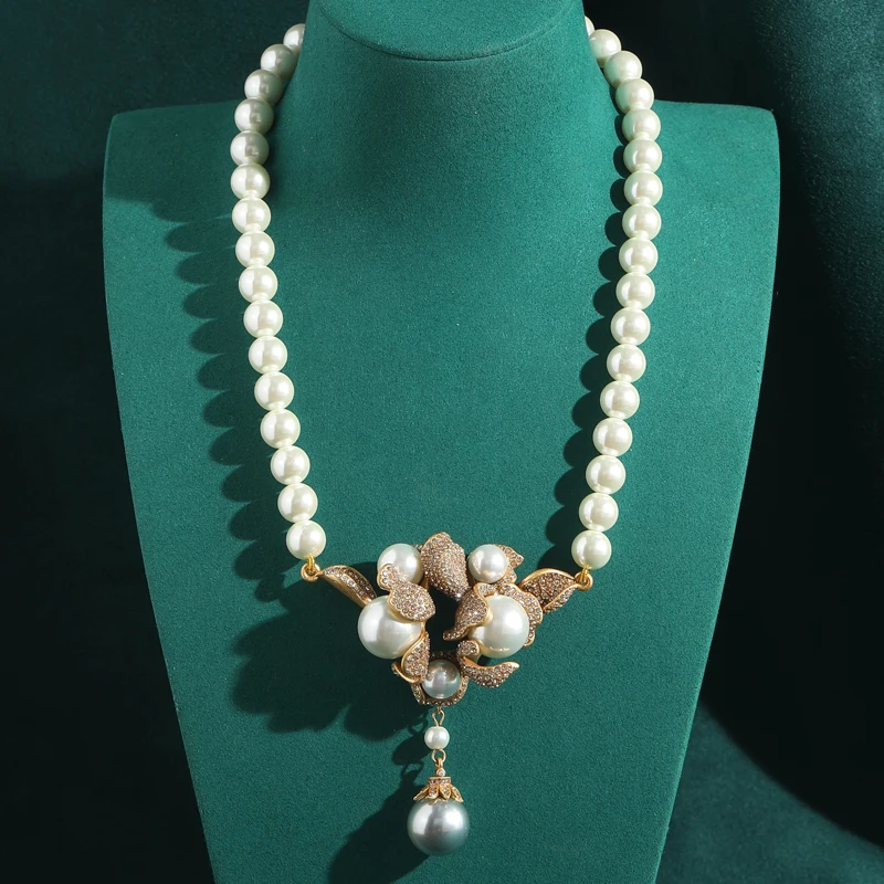 

Vintage Pearl Necklace Luxury Designer Flower Pendant Antique Gold Color Rhinestone Wedding Bride Gifts For Women Accessories