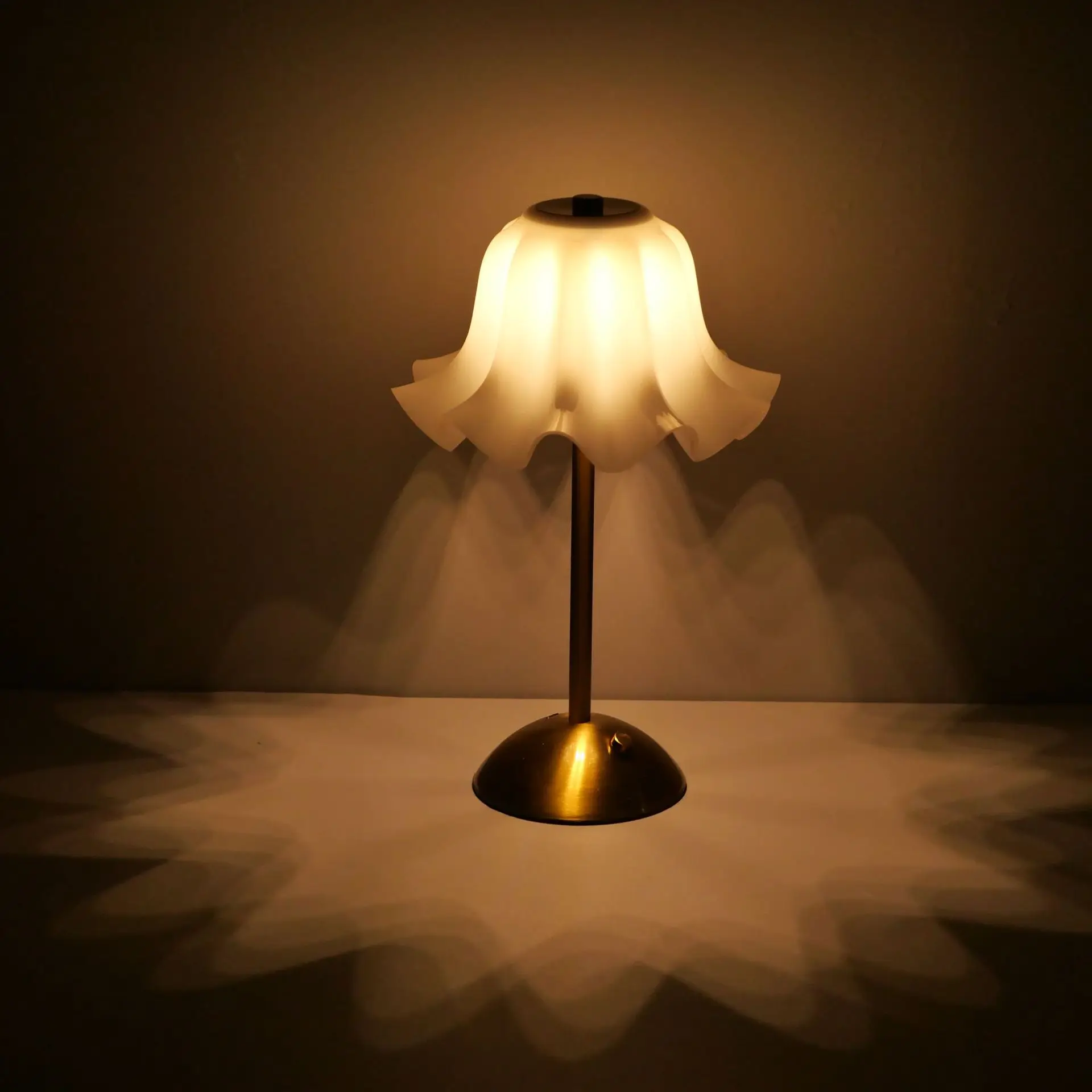 Desk Lamp Flower Shaped Night Light Bedroom Bedside Rechargeable Three Color Adjustable Living Room Atmosphere Decoration Simple