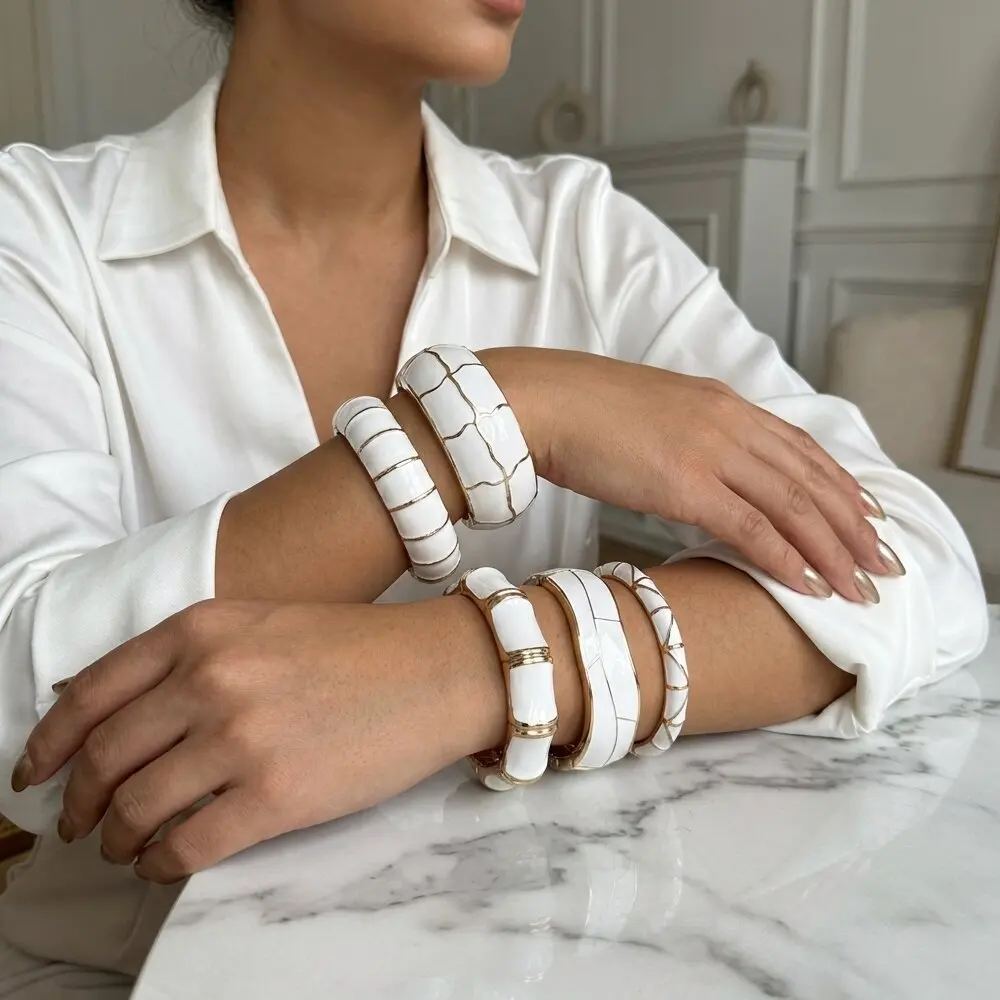 

Punk Irregular Enamel Chunky Spring Bracelets for Women Boho White Oversized Arm Bangles Holiday Old Money Jewelry Gift