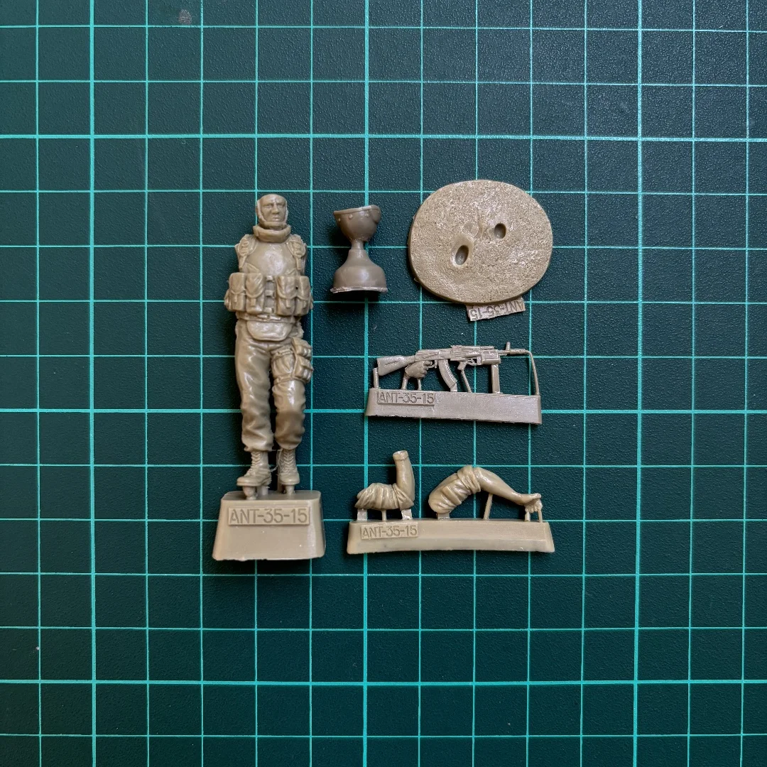 Kit de modelo de resina sem pintura 1/35, tema militar, paraquedista russo desmontado e sem pintura GK