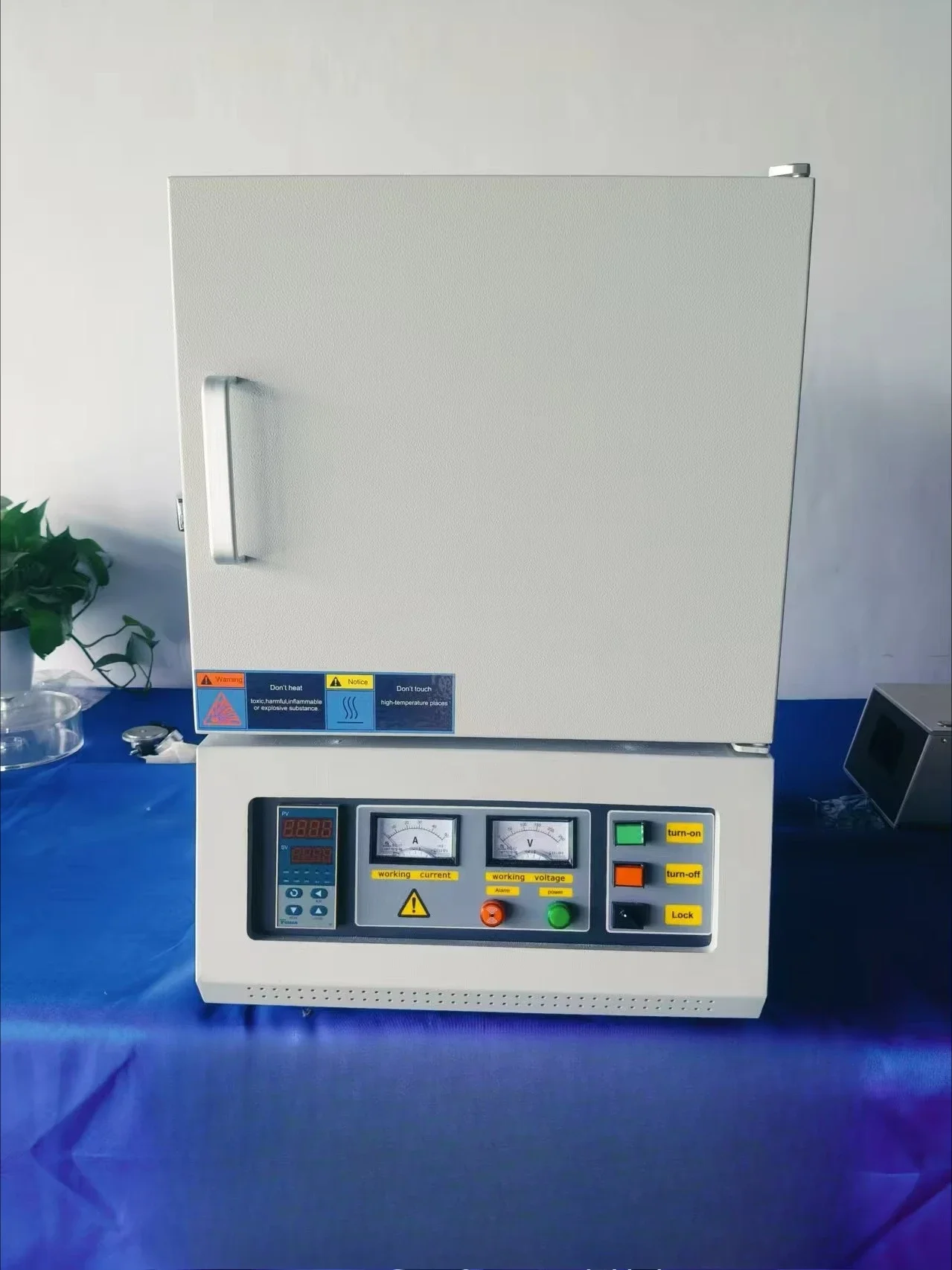 KS Laboratory 1200 1400 1700 1800 Degree Vacuum Muffle Furnace Customizable for Battery Materials