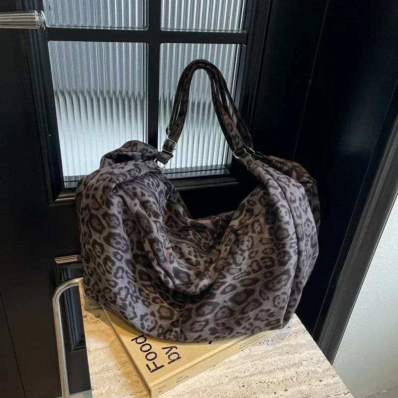 2024 Hot Trendy Leopard Print Shoulder and Crossbody Bags Personality Super Cool Popularity Large Capacity Tote Bags for Women