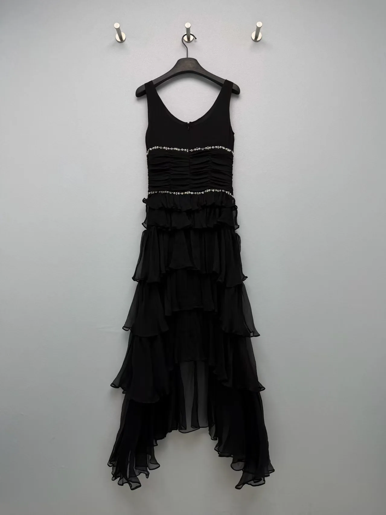 New black diamond irregular lotus leaf chiffon dress with U-shaped collar and diamond embellishments, suspender long skirt women