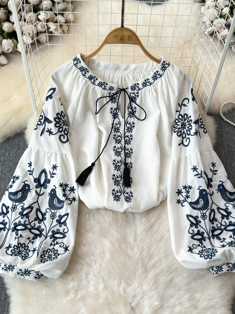 EWQ Embroidered Design Loose Blouse Women Lace-up Collar Lantern Sleeves Fashion Tops Bohemian Style 2024 Summer New 27C238