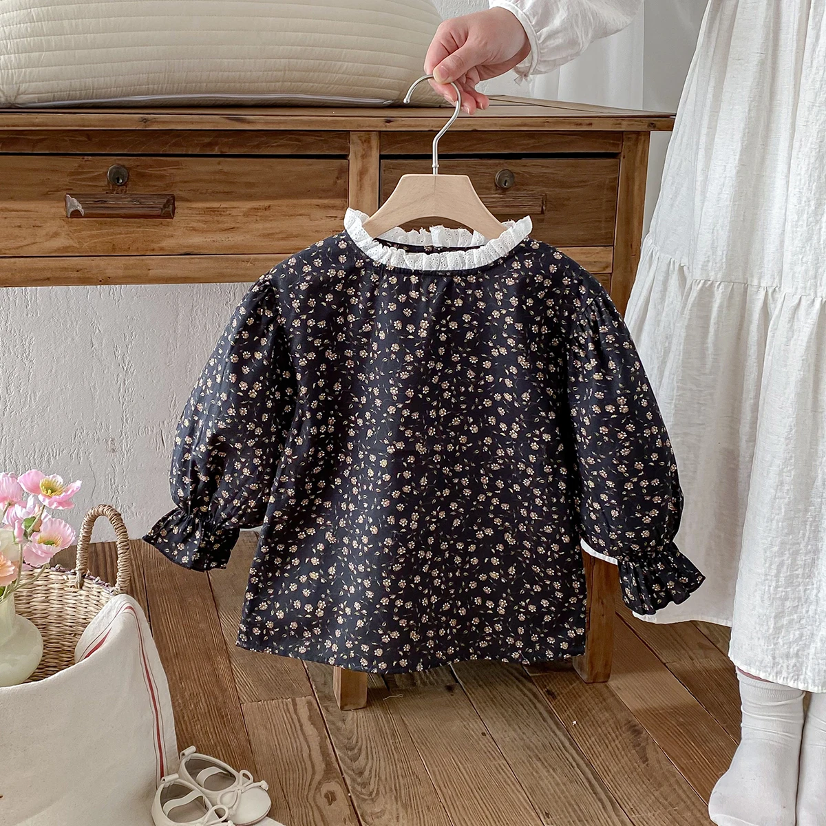Girls Long Sleeved Shirts Children's Spring Fall Floral Tops Little Girls Lace T Shirt Korean Ruffle Collar Blouses for 3-10Y