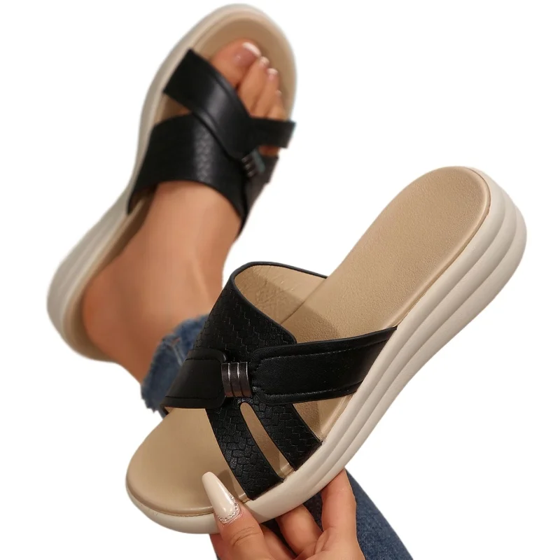 

2026 New Women's Summer New Leather Wedges Peep Toe Slippers Summer Thick Sole Non Slip Lightweight Outdoor Slippers Sandals Hot