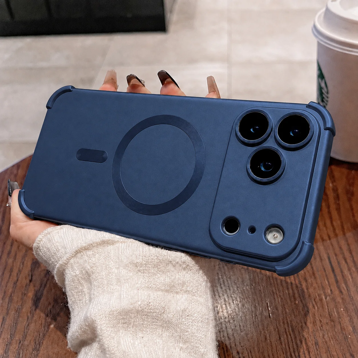 Coque de téléphone de luxe à quatre coins en TPU souple avec charge magnétique sans fil pour iPhone 18 17 16 15 14 13 Pro Max, protection métallique.