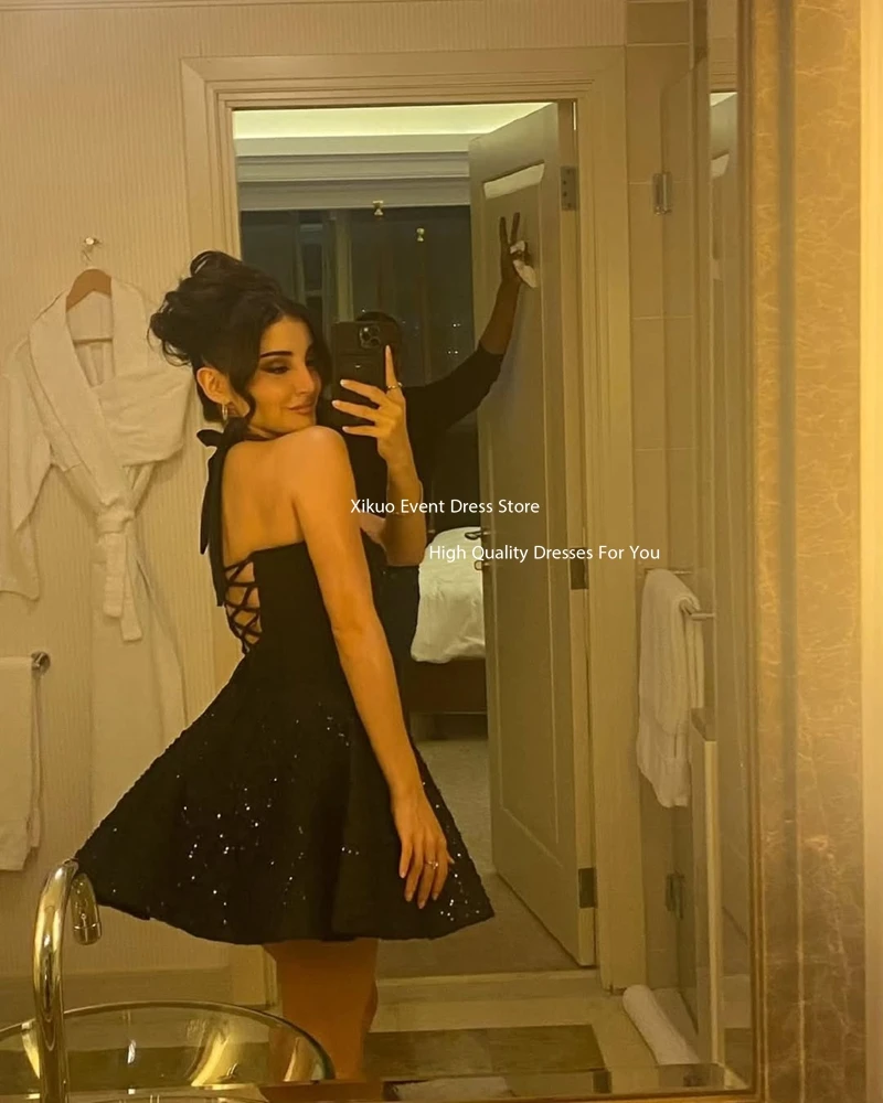 Xikuo Gaun Malam Hitam Pendek Sweetheart Gaun Pesta Satin Punggung Terbuka Halter Seksi De Soirée Jubah Berpayet Gemerlapan Disesuaikan