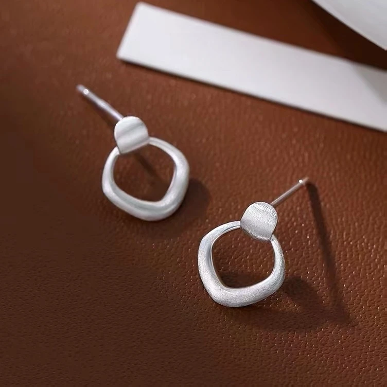 

Настоящее серебро 925 пробы, полые квадратные минималистичные модные серьги-гвоздики для очаровательных женщин, вечерние ювелирные изделия, геометрические аксессуары