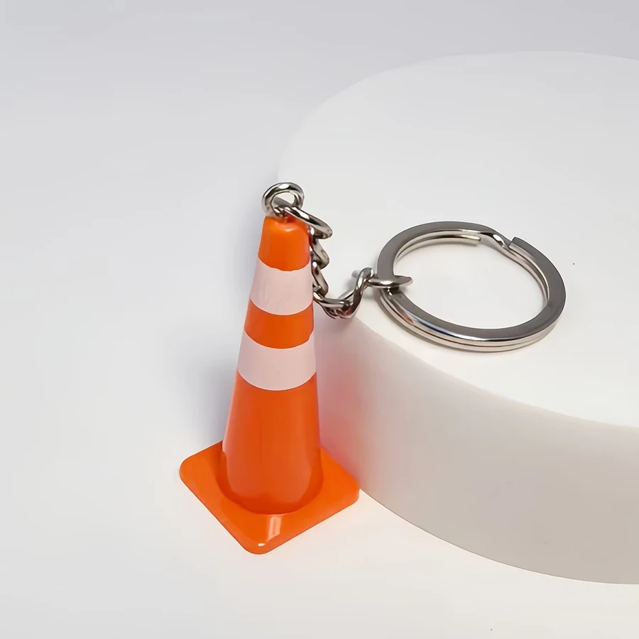 Large Orange Traffic Cone Design Keychain, Creative Keychain/Decorative Car Keychain Suitable for Wallets, Backpacks, Crossbody Bags, Handbags, Cute Car Charms/Halloween/Valentine's Day/Christmas Holiday Gifts