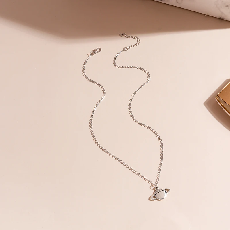 Aihua Mode Metall Saturn Halskette für Frauen Männer Kurze Kette Anhänger Halskette Geschenk Collier Mädchen Geburtstag Geschenke – Detail 1