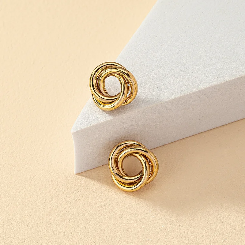 أقراط صغيرة ملتوية للنساء لون ذهبي روك بسيط لامع هندسة معدنية عقدة القرط مجوهرات الحفلات فتاة هدية