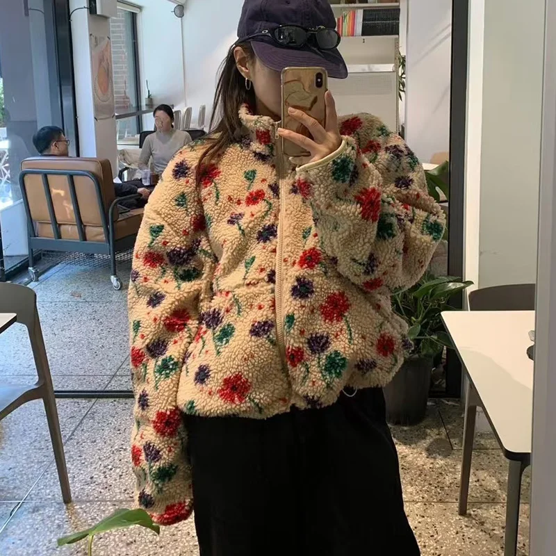 جاكيت شتوي أنيق للنساء من القطن، فضفاض وحلو بنقشة زهور، مع فرو خروف، سحاب، مبطن وسميك للدفء، ياقة عالية، أكمام طويلة، طول عادي