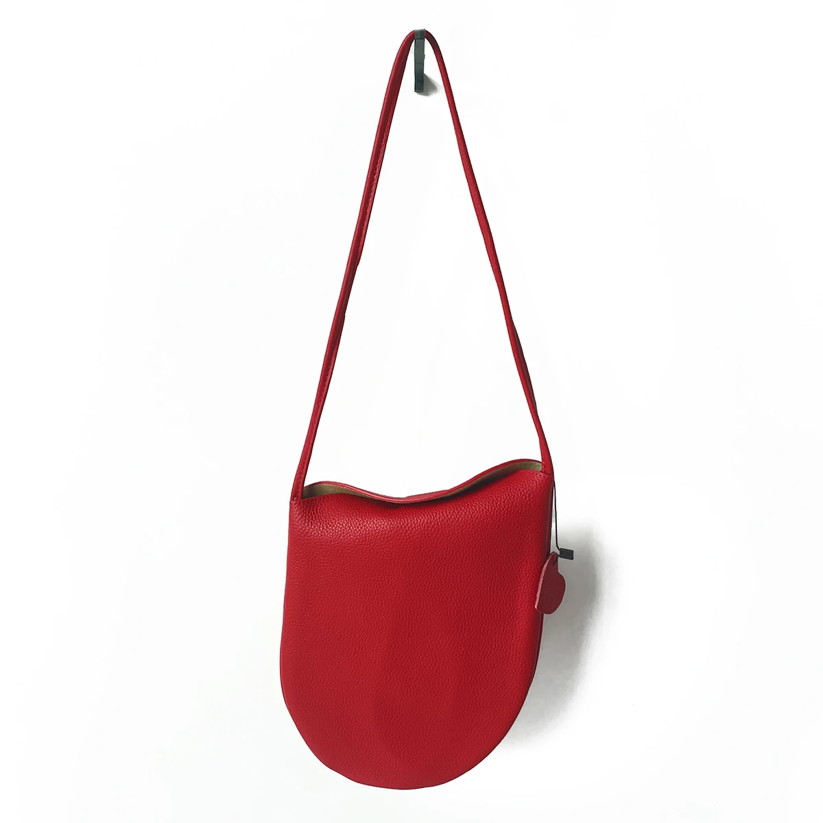 

Genuine leather women's underarm bag 2025 new niche design top layer cowhide half moon bag fashion minimalist style shoulder bag