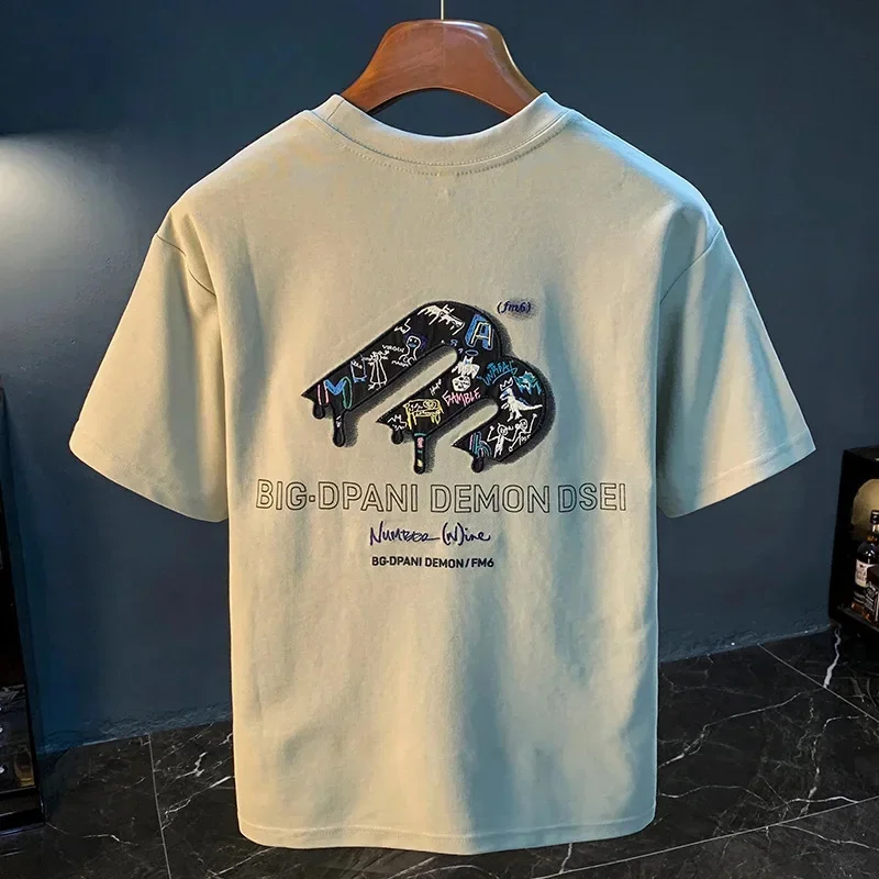 

Высококачественная летняя мужская футболка с вышитым принтом, свободная резинка, легкий роскошный тренд, повседневный топ с короткими рукавами