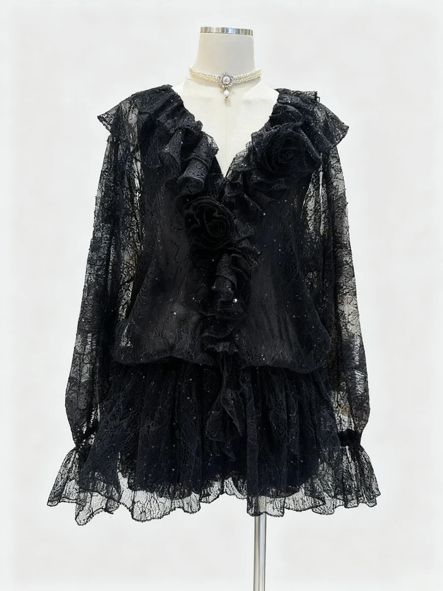 เดรสสั้น TWOTWINSTYLE ผ้าซีทรูแต่งระบายจับจีบ สำหรับผู้หญิง คอวี แขนยาว แต่งลายดอกไม้ 3 มิติ แบบต่อผ้า รุ่นใหม่