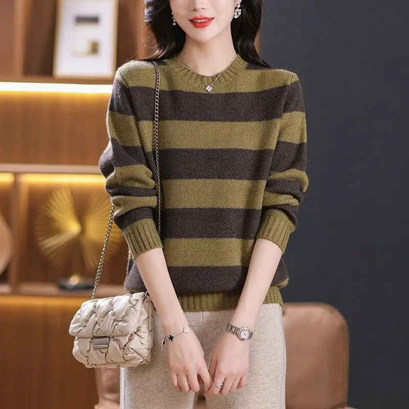 2023 New Autumn and Winter Westernized Minimalist Casual Loose Fitting Round Neck Striped Contrast Colored Long Sleeved Sweater