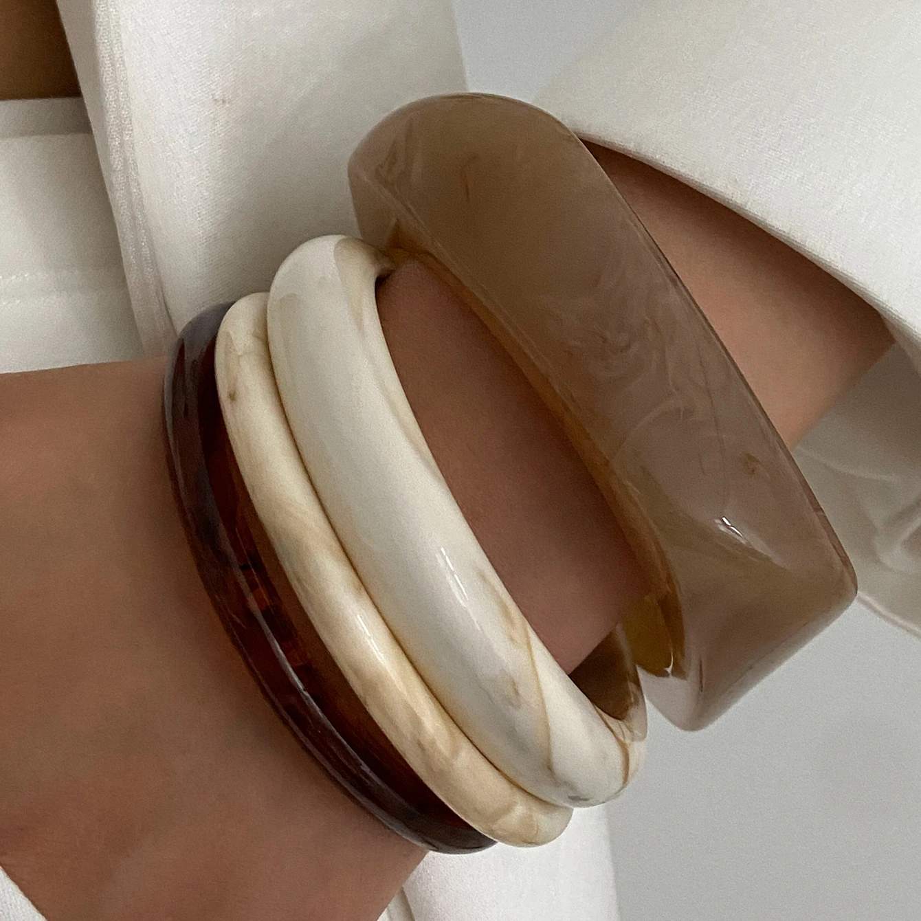 Ingemark 2025, trendige unregelmäßige Harz-Armreifen, Armbänder für Frauen, Punk, minimalistisch, schick, klobige Armbänder, Charm-Trage-Schmuck