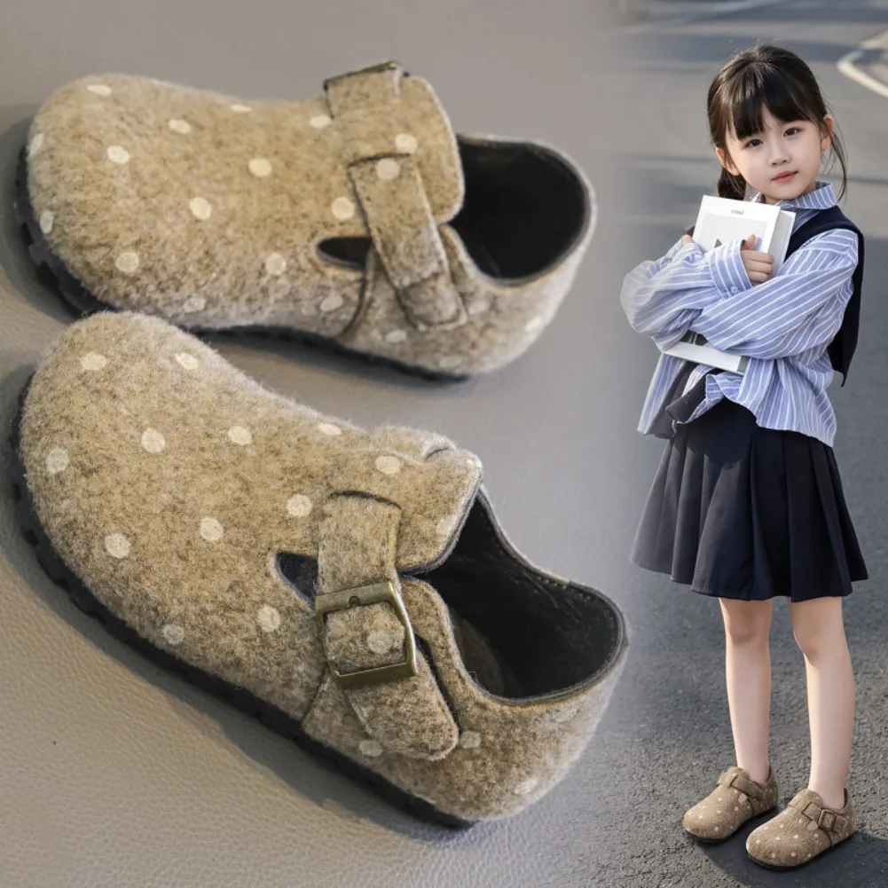 2026 New Children Flat Shoes Polka Dot Retro Buckle Girls Shoes Strap Closed Toe Shoes Casual Daily Walking Girls Shoes