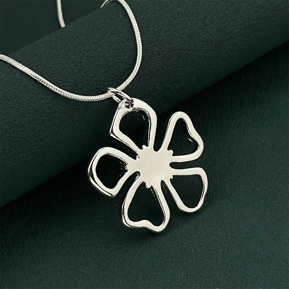 

925 Sterling Silver Five-Leaf Flower Pendant Necklace, Ladies Couple Simple Luxury Banquet Wedding Birthday Jewelry Gift