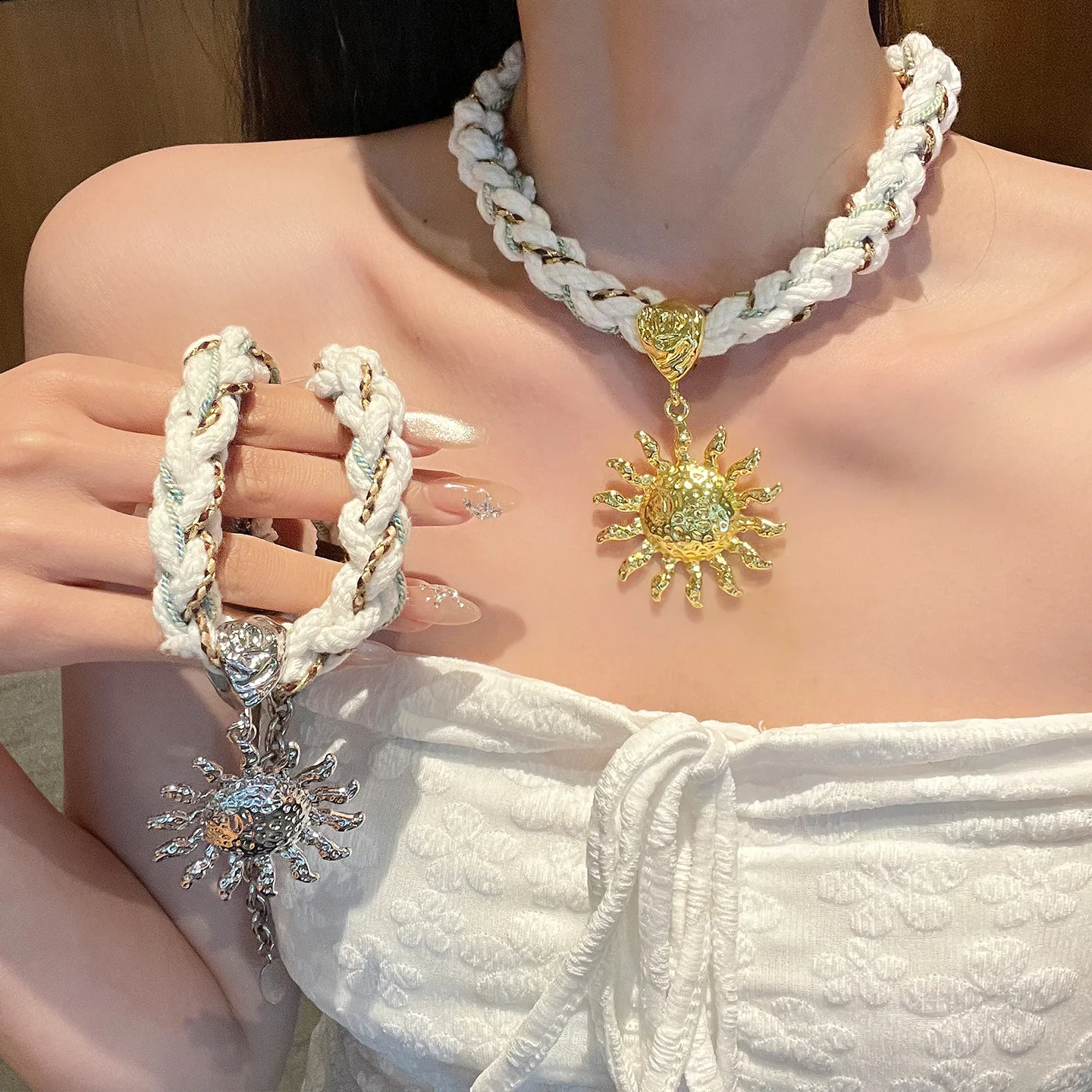 

Ожерелье-чокер ручной работы с темпераментом подсолнечника и отдыхом на берегу моря