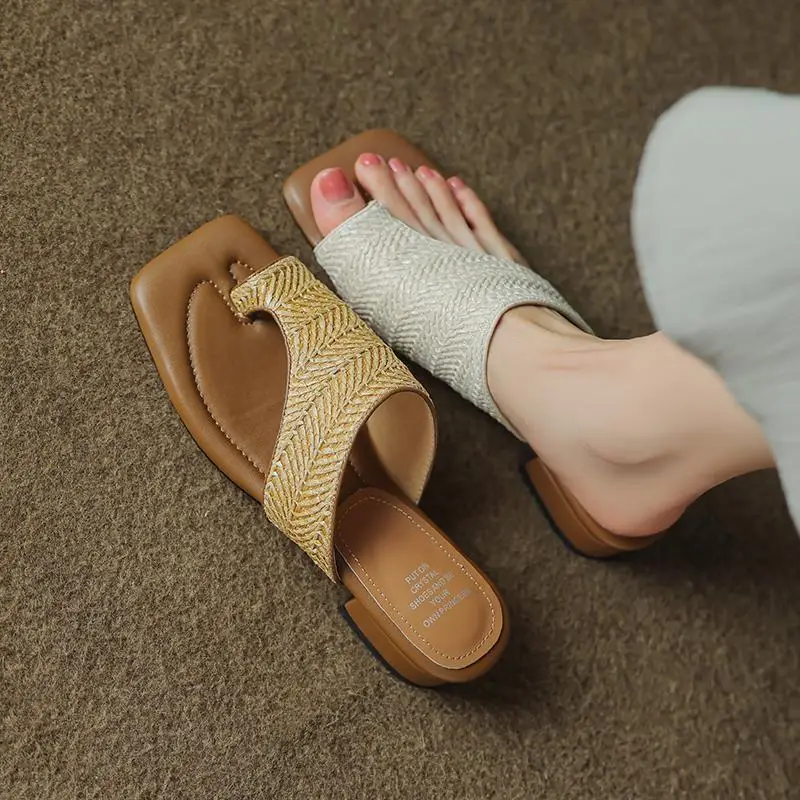 

Женские соломенные тапочки с носком, крутые летние тапочки-стринги на массивном каблуке в стиле ретро