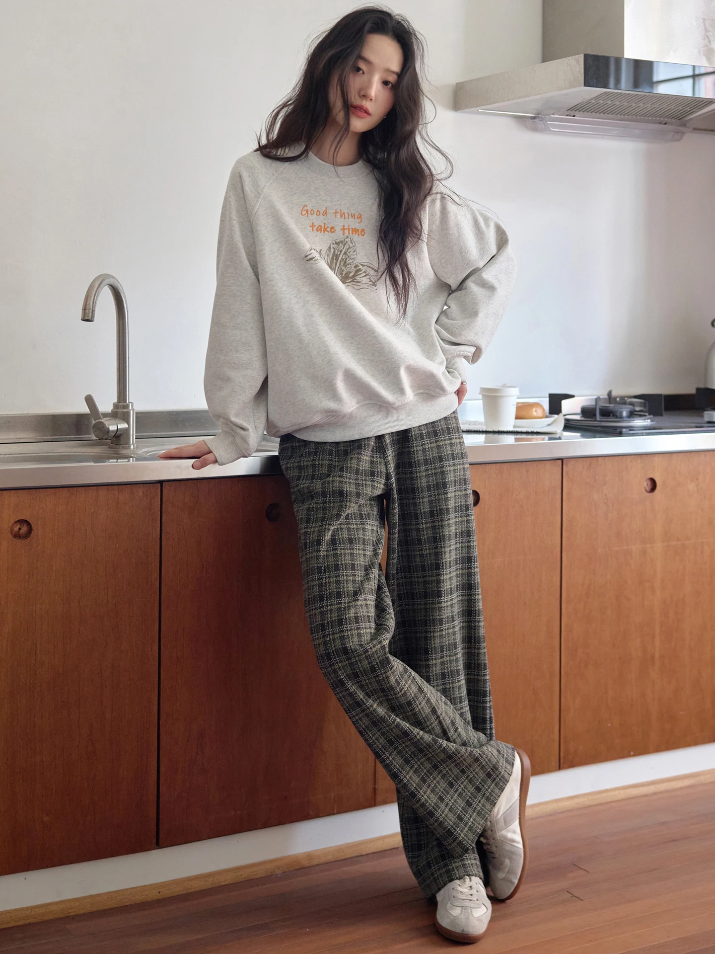 

Retro Lazy Plaid Slim Straight Casual Pants Women's Wide Leg Woolen Long Trousers Spring 2026 High Waist Loose Fit Warm Polye...