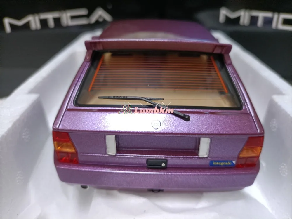 Mitica 1/18 Lancia Delta Evo Ii Metallic Paars 4-deurs Hatchback Sportwagen Model Classic Collectible Cadeau Ornament