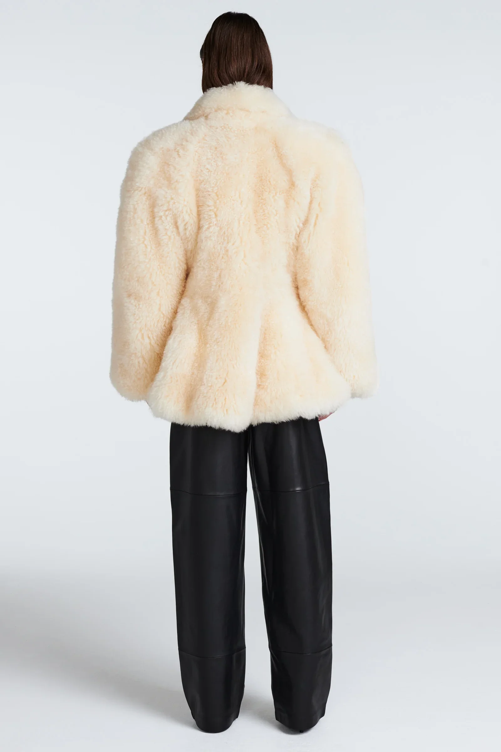 عارضة الصلبة التلبيب فو Furjacket المرأة أزياء أفخم طويلة الأكمام الدافئة فضفاضة معطف قصير سيدة الشتاء اليومية تخفيف الشارع أبلى